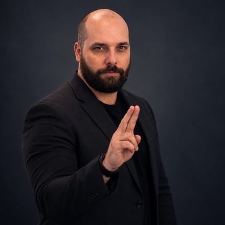Jason Parker, founder of TradeScalping.com, pointing at the rule that matters most on this page