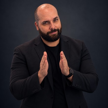 Jason Parker, founder of TradeScalping.com, pointing at the rule that matters most on this page
