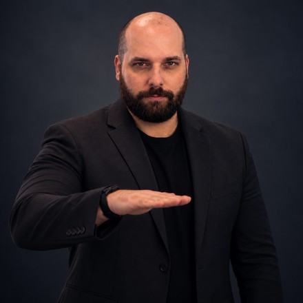 Jason Parker, founder of TradeScalping.com, pointing at the rule that matters most on this page