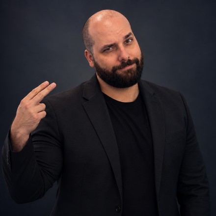 Jason Parker, founder of TradeScalping.com, pointing at the rule that matters most on this page