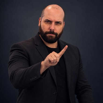 Jason Parker, founder of TradeScalping.com, pointing at the rule that matters most on this page