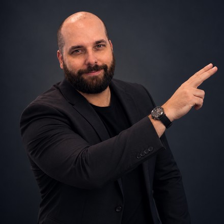 Jason Parker, founder of TradeScalping.com, pointing at the rule that matters most on this page
