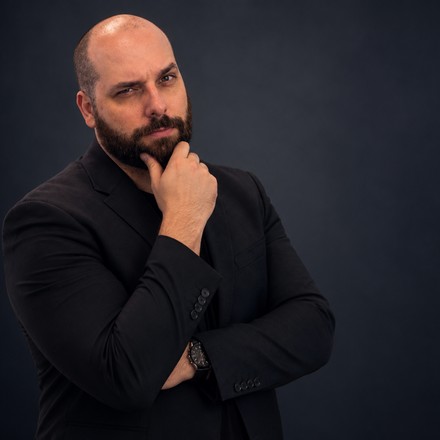 Jason Parker, founder of TradeScalping.com, pointing at the rule that matters most on this page
