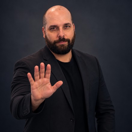 Jason Parker, founder of TradeScalping.com, holding up an open palm for wait, not yet, the rule that matters most on this page