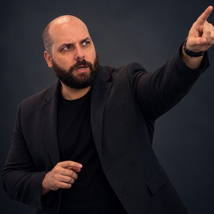 Jason Parker, founder of TradeScalping.com, pointing at the rule that matters most on this page