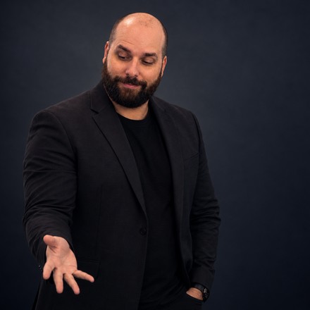 Jason Parker, founder of TradeScalping.com, pointing at the rule that matters most on this page
