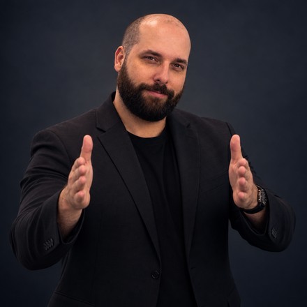 Jason Parker, founder of TradeScalping.com, pointing at the rule that matters most on this page