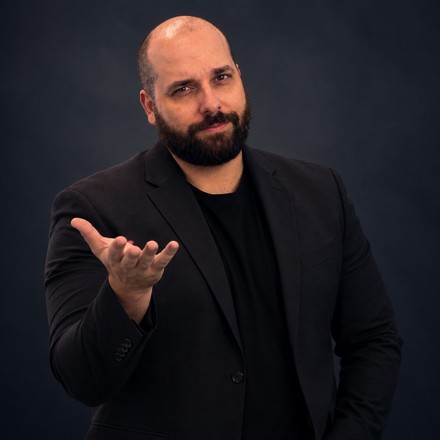 Jason Parker, founder of TradeScalping.com, pointing at the rule that matters most on this page