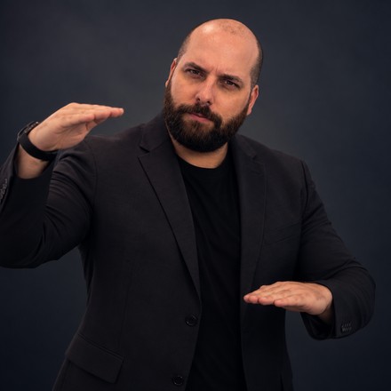 Jason Parker, founder of TradeScalping.com, pointing at the rule that matters most on this page