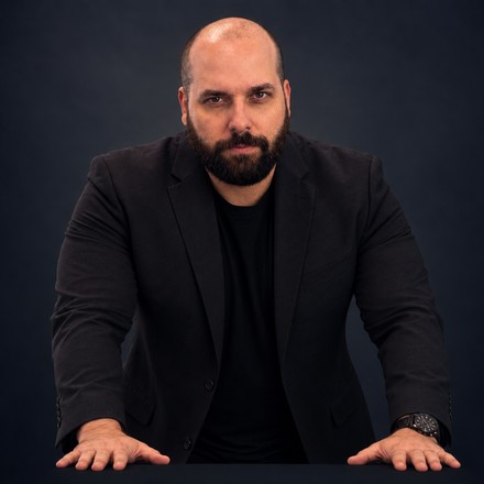 Jason Parker, founder of TradeScalping.com, pointing at the rule that matters most on this page