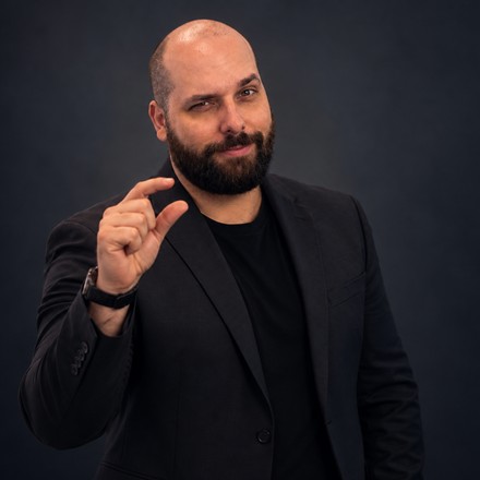 Jason Parker, founder of TradeScalping.com, pointing at the rule that matters most on this page