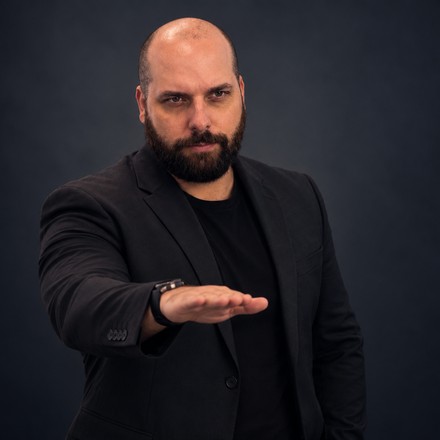 Jason Parker, founder of TradeScalping.com, pointing at the rule that matters most on this page