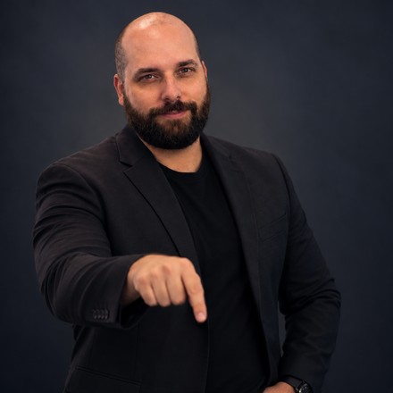 Jason Parker, founder of TradeScalping.com, pointing at the rule that matters most on this page