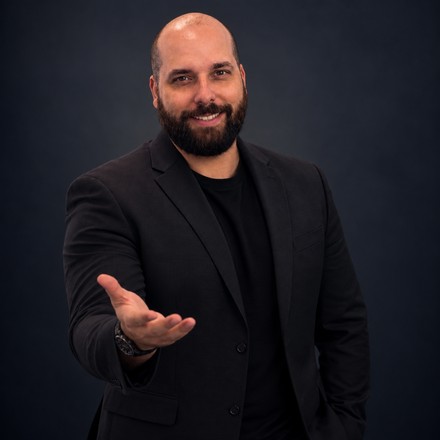Jason Parker, founder of TradeScalping.com, offering an open-hand welcome