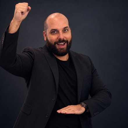 Jason Parker, founder of TradeScalping.com, pointing at the rule that matters most on this page