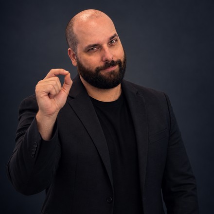 Jason Parker, founder of TradeScalping.com, pointing at the rule that matters most on this page