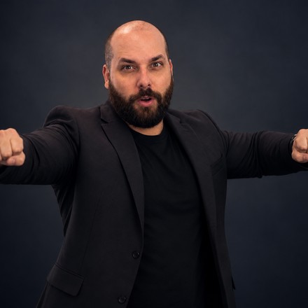 Jason Parker, founder of TradeScalping.com, pointing at the rule that matters most on this page