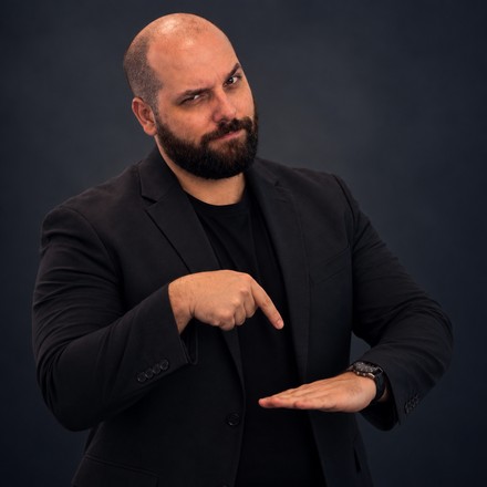 Jason Parker, founder of TradeScalping.com, pointing at the rule that matters most on this page