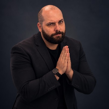 Jason Parker, founder of TradeScalping.com, pointing at the rule that matters most on this page