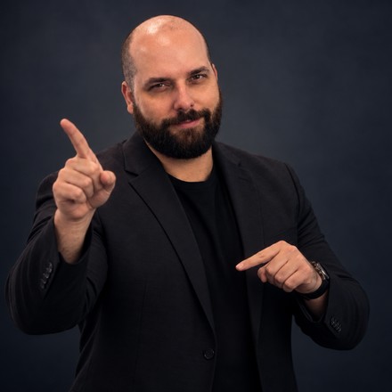 Jason Parker, founder of TradeScalping.com, pointing at the rule that matters most on this page