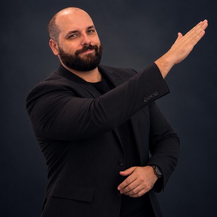 Jason Parker, founder of TradeScalping.com, pointing at the rule that matters most on this page