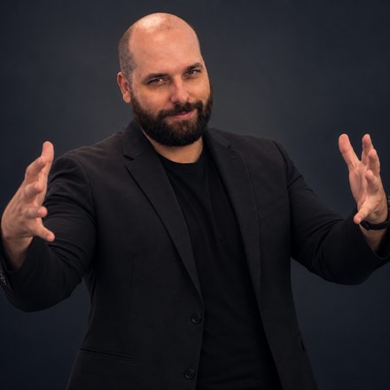 Jason Parker, founder of TradeScalping.com, pointing at the rule that matters most on this page